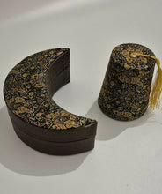 Load image into Gallery viewer, صحن ضيافة مقاس صغير على شكل هلال وطربوش