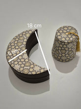 Load image into Gallery viewer, صحن ضيافة مقاس صغير على شكل هلال وطربوش