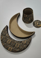 Load image into Gallery viewer, صحن ضيافة مقاس لارج على شكل هلال وطربوش