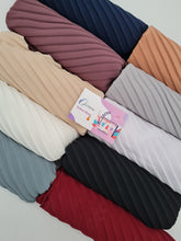 Load image into Gallery viewer, Aya Crepe Shawl ( شالات كريب مكسر )