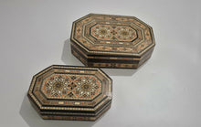 Load image into Gallery viewer, A mosaic box,صندوق موزاييك من عراقة وتراث الشرق الأوسط.
