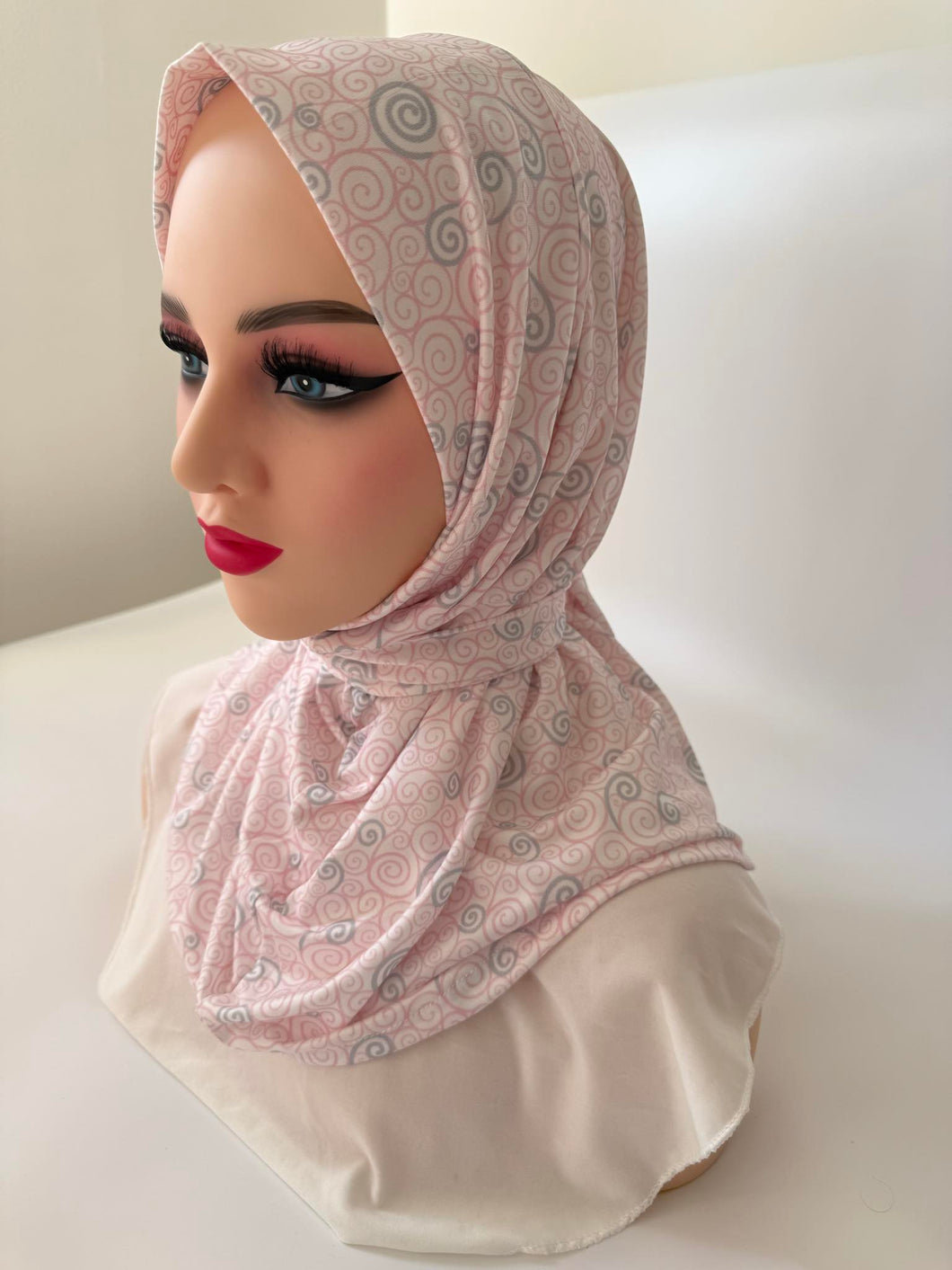 One-piece Lycra hijab with multiple patterns(حجاب رياضي قطعة واحدة ليكرا بنقوشات والوان مختلفة)