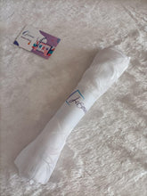Load image into Gallery viewer, شالات جاكار عالية الجودة، بيضاء اللون، بنقشات متنوعة.
