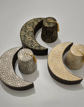 Load image into Gallery viewer, صحن ضيافة مقاس لارج على شكل هلال وطربوش
