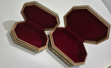 Load image into Gallery viewer, A mosaic box,صندوق موزاييك من عراقة وتراث الشرق الأوسط.
