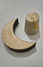Load image into Gallery viewer, صحن ضيافة مقاس لارج على شكل هلال وطربوش
