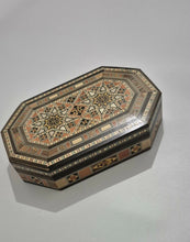 Load image into Gallery viewer, A mosaic box,صندوق موزاييك من عراقة وتراث الشرق الأوسط.
