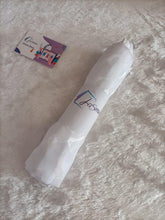 Load image into Gallery viewer, شالات جاكار عالية الجودة، بيضاء اللون، بنقشات متنوعة.
