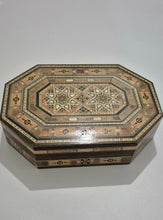 Load image into Gallery viewer, A mosaic box,صندوق موزاييك من عراقة وتراث الشرق الأوسط.

