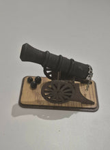 Load image into Gallery viewer, مجسمات خشبية صغيرة مستوحاة من التراث العربي الأصيل،
