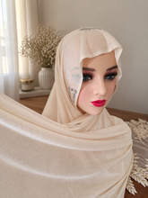 Load image into Gallery viewer, Kuwaiti shawl ( كشخة شالات  كويتي ليكرا بستراس )
