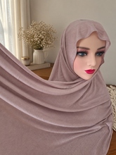 Load image into Gallery viewer, Kuwaiti shawl ( كشخة شالات  كويتي ليكرا بستراس )
